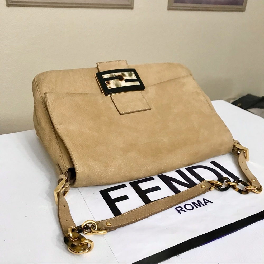 โโ๐บFENDI Soft Leather Shoulder Bag ๐ผ - Picture 7 of 16